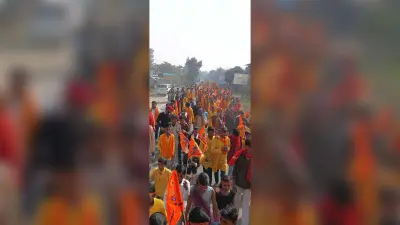 नव निर्मित शिव मंदिर में प्रतिमा स्थापना व प्राण प्रतिष्ठा को लेकर निकाली गयी शोभायात्रा
