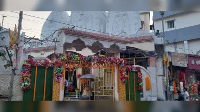 महाशिवरात्रि को शिव मंदिर सज धज कर तैयार, जलाभिषेक के लिए उमड़ी भीड़