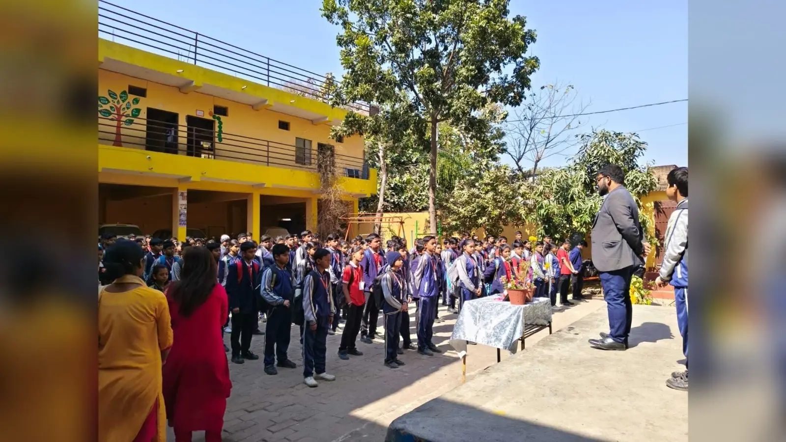 फुलवामा हमले में शहीद हुए जवानों को दी गयी श्रद्धांजलि