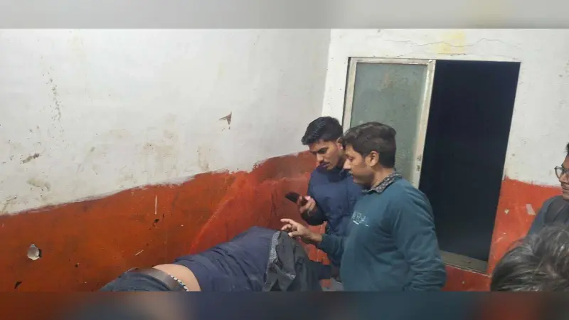 ऑटो से गिरकर युवक जख्मी, रेफर