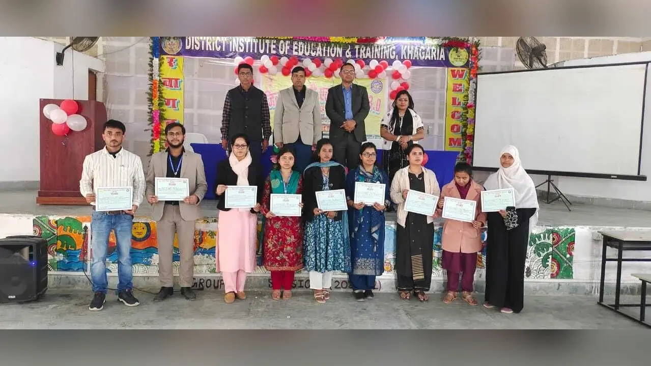 शिक्षकों ने अपने-अपने विषयों के शिक्षण साम्रगी का किया प्रदर्शन