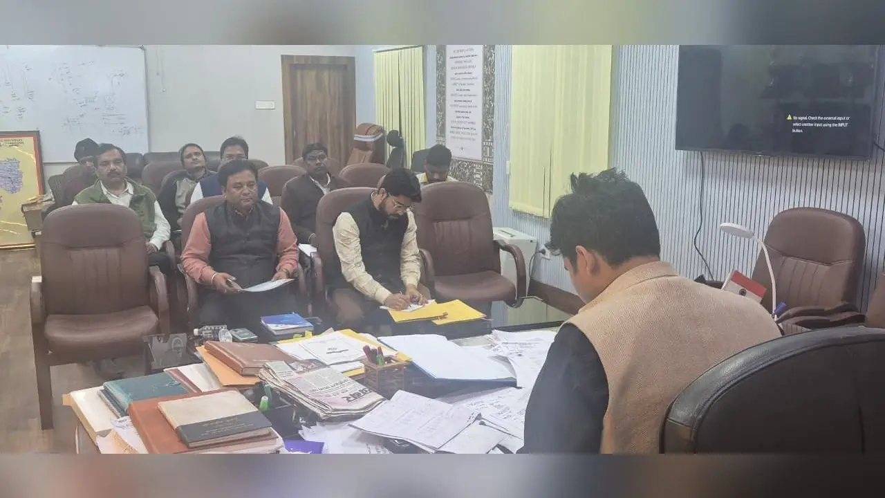 लैंप्स और गोदाम निर्माण की गुणवत्ता पर डीसी ने जतायी नाराजगी