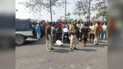 तेज गति अनियंत्रित बस की चपेट में आने से बाइक सवार युवक की मौत, एक गंभीर
