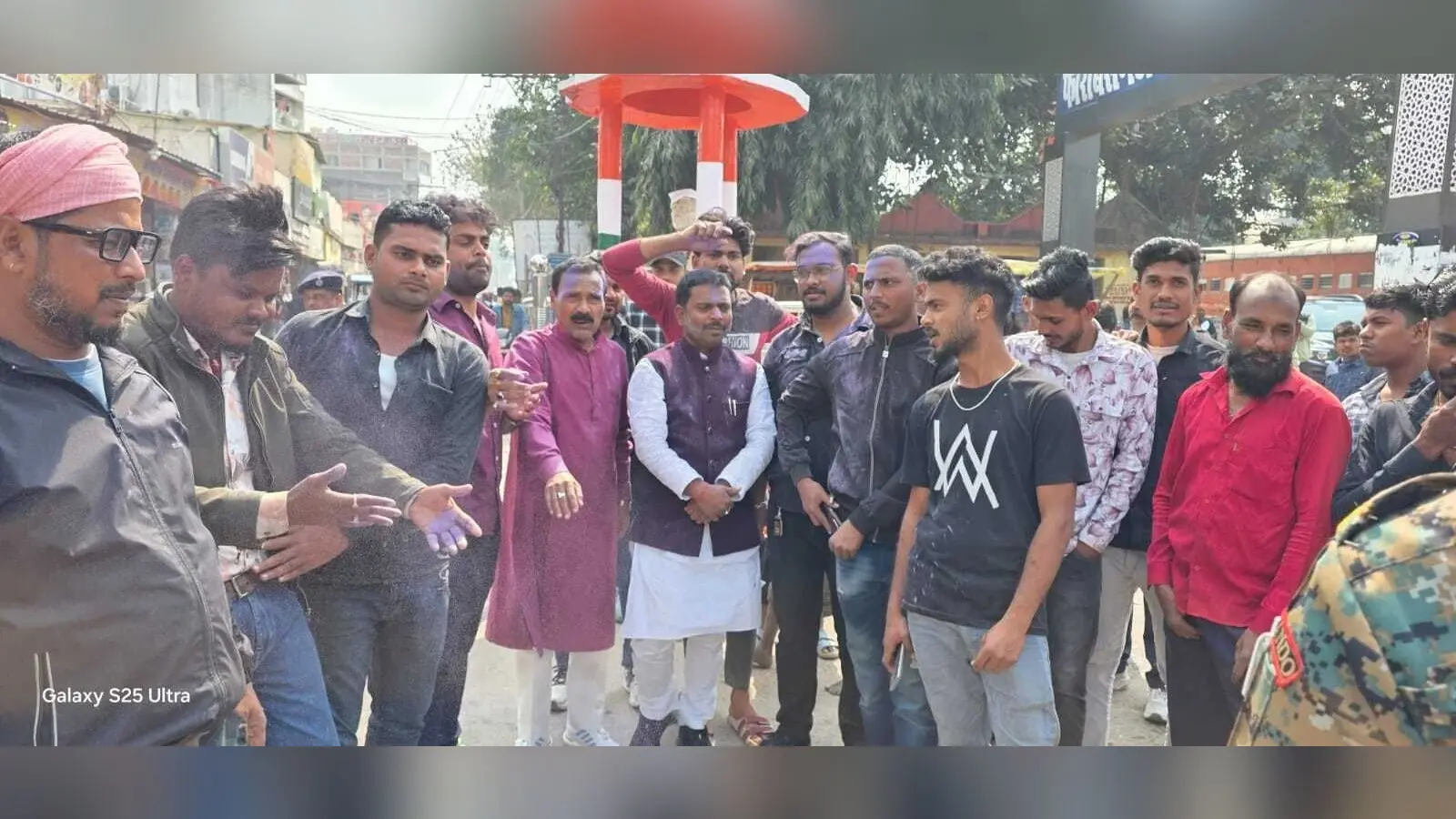 पूर्णिया सांसद के बरी होने पर मनाया जश्न