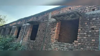 वर्षों से अधूरा पड़ा है इस्लाम टोला प्राथमिक विद्यालय का भवन