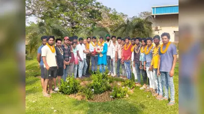 भुवनेश्वर पहुंचने पर ग्रामीण मजदूरों ने सरपंच को किया स्वागत