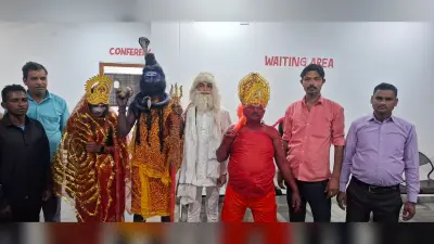 Giridih News :शिव भक्तों ने झांकियों संग निकाली भोलेबाबा की बरात