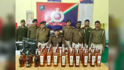 वैशाली एक्सप्रेस में एसी कोच की सीलिंग से 44 बोतल विदेशी शराब बरामद