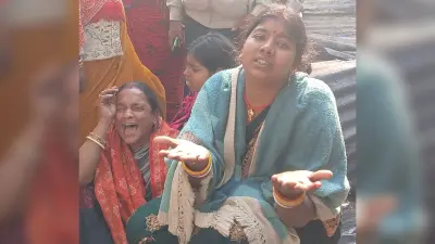 चिंगारी से उठी लपटों ने व्यवसाय से गुलजार होने वाला कुरसेला हाट को कर दिया राख