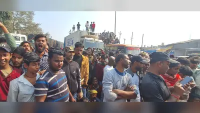 आग प्रभावित दुकानदारों ने किया एनएच 31 जाम, हजारों वाहन फंसे