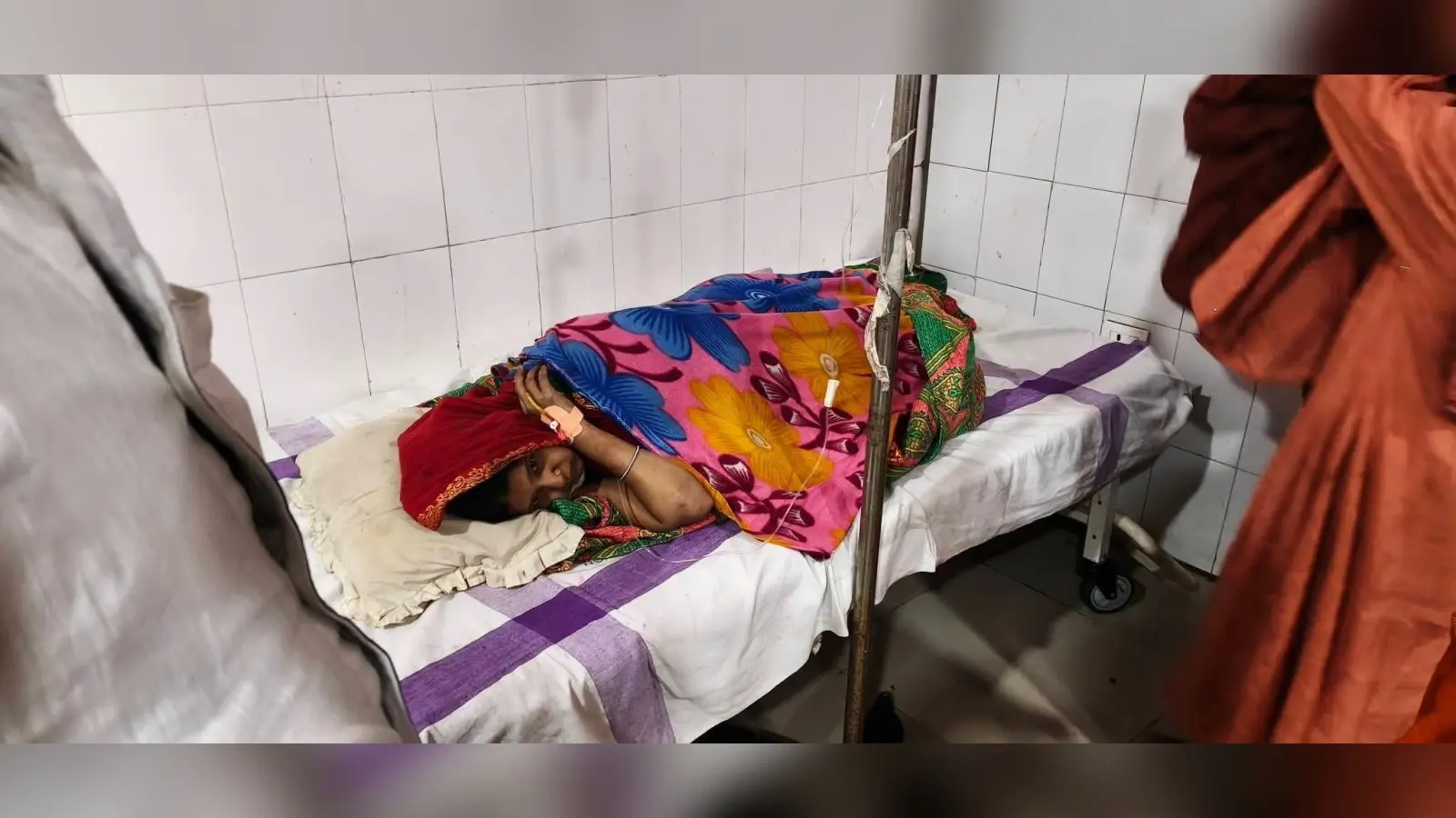 दहेज की खातिर ससुरालवालों ने बहू को चाकू से किया जानलेवा हमला