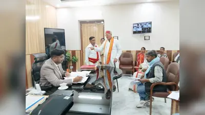 जन समस्याओं के समाधान में किसी भी प्रकार की लापरवाही बर्दाश्त नहीं : आयुक्त