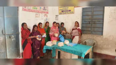 आंगनबाड़ी केंद्रों में लाभुकों के बीच टीएचआर का वितरण