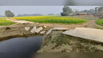 बाढ में क्षतिग्रस्त सड़क का नहीं किया गया मरम्मतिकरण, ग्रामीणों में आक्रोश