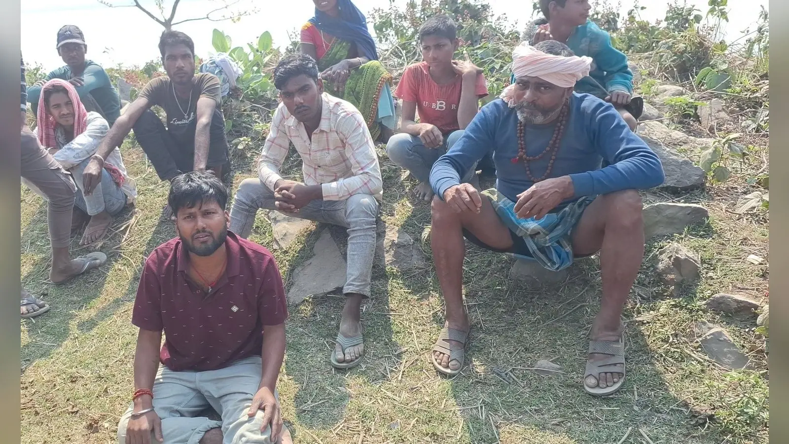 कोसी रेल पुल से युवक ने लगायी छलांग, बची जान