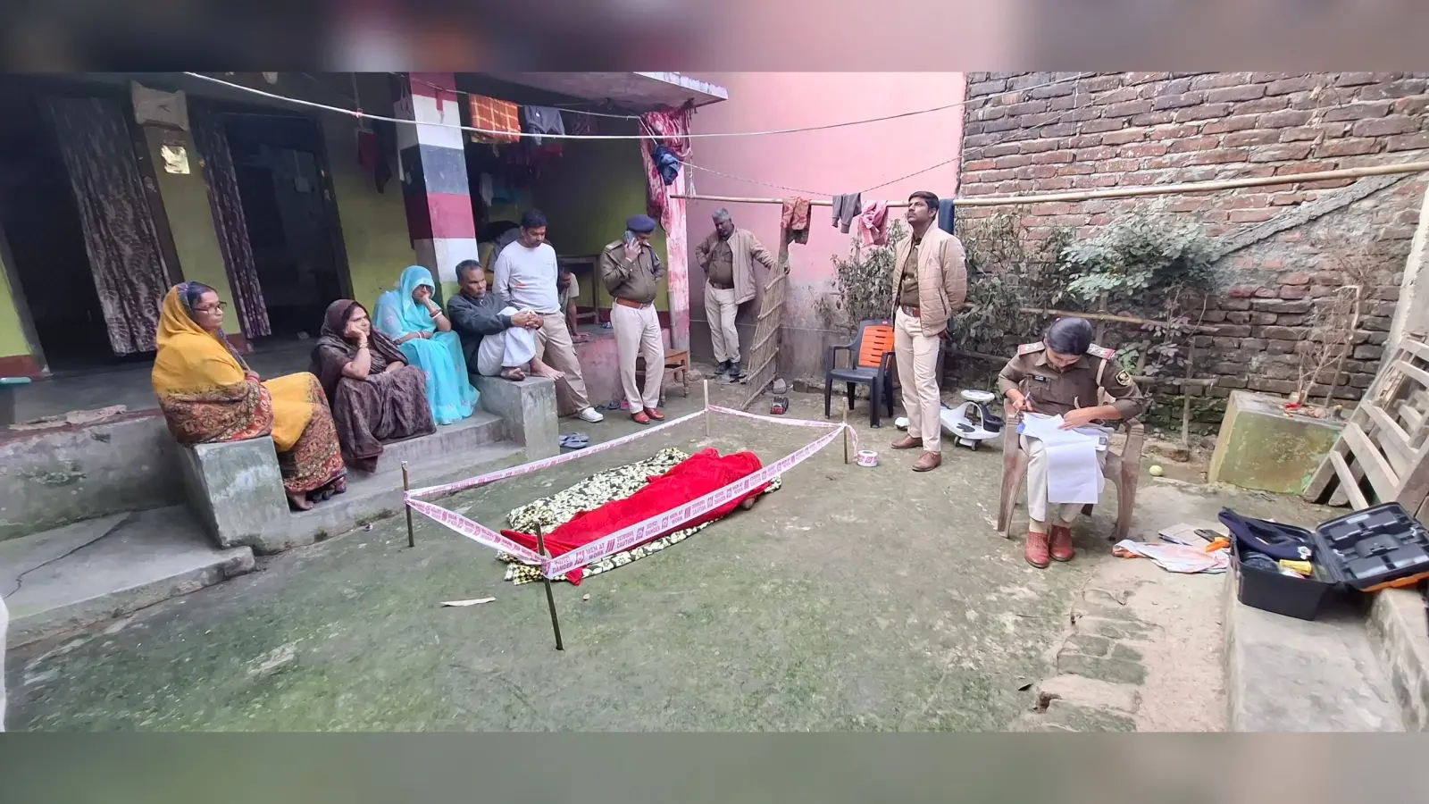 संदिग्ध परिस्थिति में विवाहिता की मौत, पति को पुलिस ने लिया हिरासत में