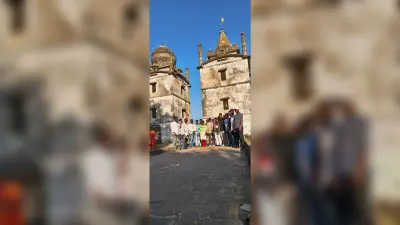 भ्रमण के लिए मैक्लुस्कीगंज पहुंचा आदिवासी मुंडा समुदाय का दल