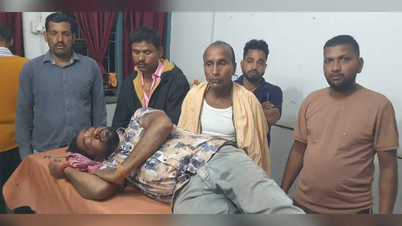 कचरा फेंकने के विवाद में गोतिया के दो पक्षों में मारपीट, चार घायल