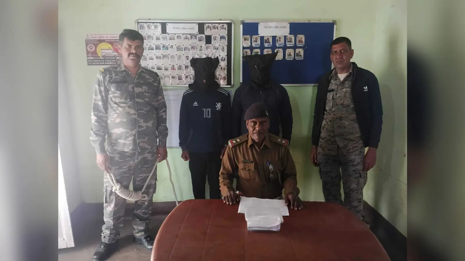 Deoghar news : कस्टमर अधिकारी बनकर देते थे झांसा, दो साइबर आरोपित गिरफ्तार