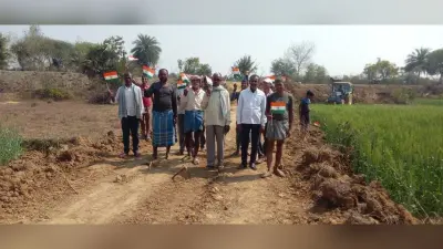 श्रमदान से गोलहट्टी-कोलझरा नहर सड़क निर्माण बना जनआंदोलन