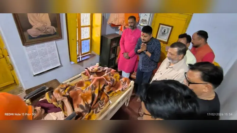 साधनारत स्वामी भाष्कर आरण्य से सांसद ने लिया आशीर्वाद
