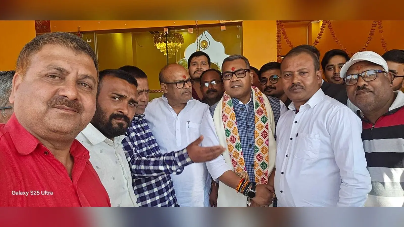व्यवसायिक संघ ने सांसद को सौंपा छह सूत्री मांग पत्र