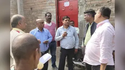 अधिकारियों की टीम ने फाॅर्मर रजिस्ट्रीकरण शिविरों का लिया जायजा