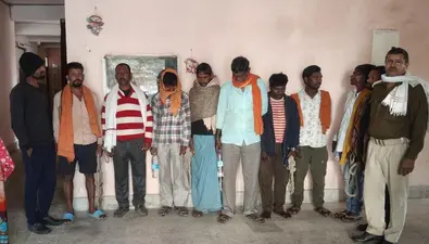 शराब के साथ एक महिला सहित चार तस्कर व नौ शराबी गिरफ्तार