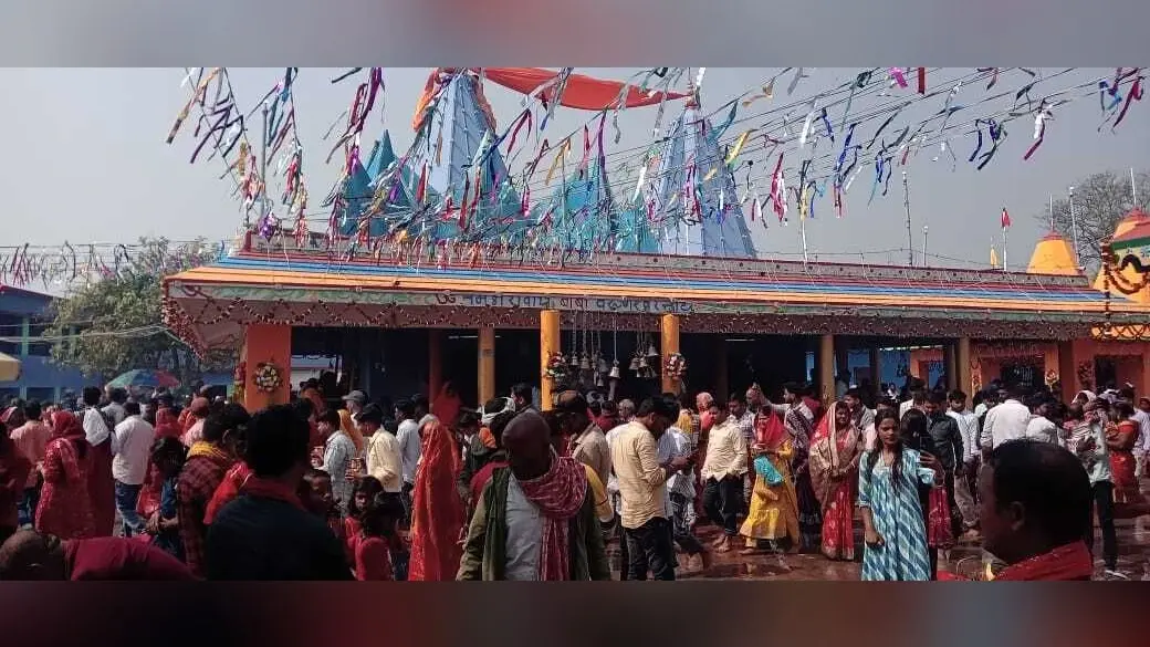 वरूणेश्वर धाम में चौठारी पर 50 हजार श्रद्धालुओं ने किया जलार्पण
