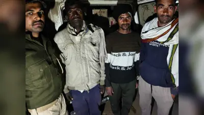दो वाहनों से भारी मात्रा में विदेशी शराब बरामद, यूपी के तीन तस्कर गिरफ्तार