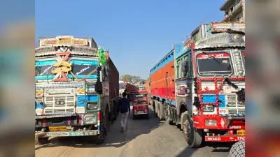 चांदी से आ रहे बालू लदे ट्रक कोईलवर में बन रहे परेशानी के सबब
