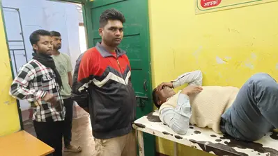 बड़हिया में ई-रिक्शा पलटा, तीन बैंडकर्मी घायल