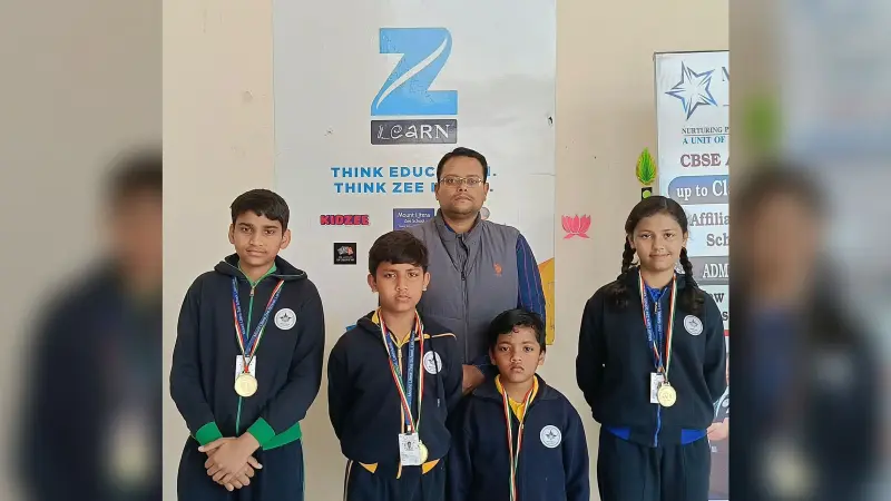 ओलंपियाड परीक्षा में गोल्ड मेडल प्राप्त करने वाले विद्यार्थियों को किया सम्मानित
