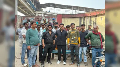 रेलवे स्टेशन के बाहर फुटकर दुकानदारों पर रोजी रोटी का मंडराया संकट