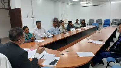 राष्ट्रीय लोक अदालत को लेकर बैंक के अधिकारियों के साथ बैठक