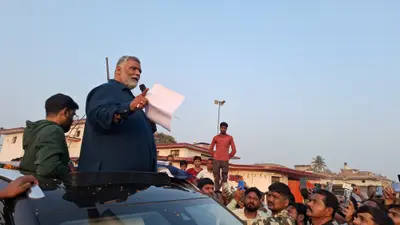 सांसद ने कुरसेला हाट पहुंच छोटे दुकानदारों के बीच किया राहत राशि का वितरण