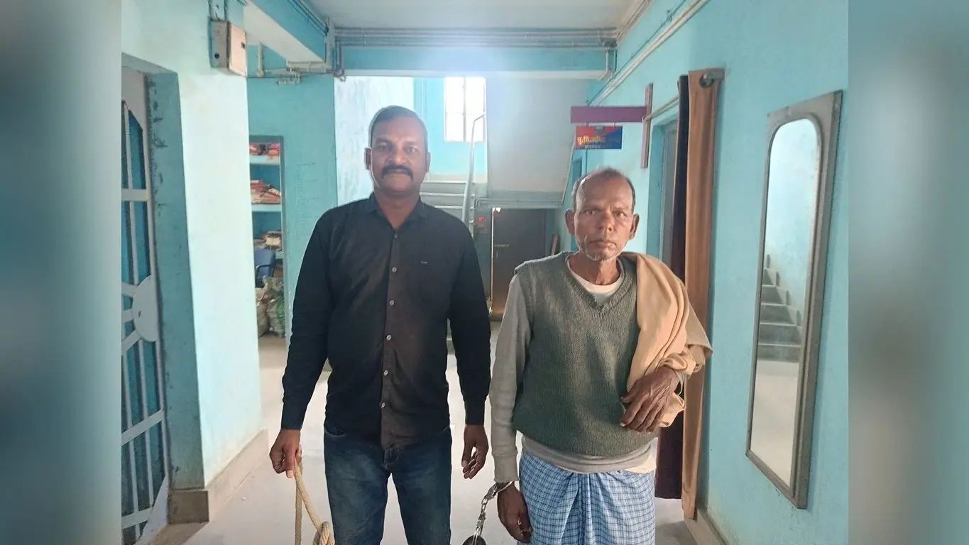 जगता में देसी कट्टा के साथ अपराधी को पकड़कर ग्रामीणों ने किया पुलिस के हवाले