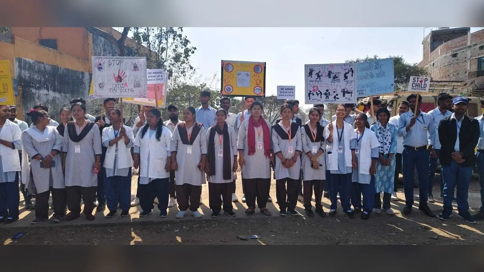 बाल तस्करी व अपहरण के विरोध में स्कूली बच्चों ने लोगों को किया जागरूक