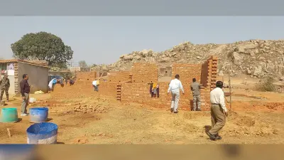 Giridih News :डबरसैनी में अतिक्रमण करने वालों के खिलाफ चला अभियान