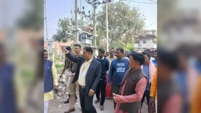 पइन को अतिक्रमण मुक्त कराकर पुराना पोखर के पास लगायें फाटक: डीएम