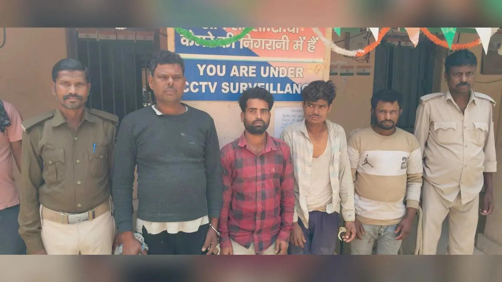 बागढर में हंगामा कर रहे चार शराबी गिरफ्तार