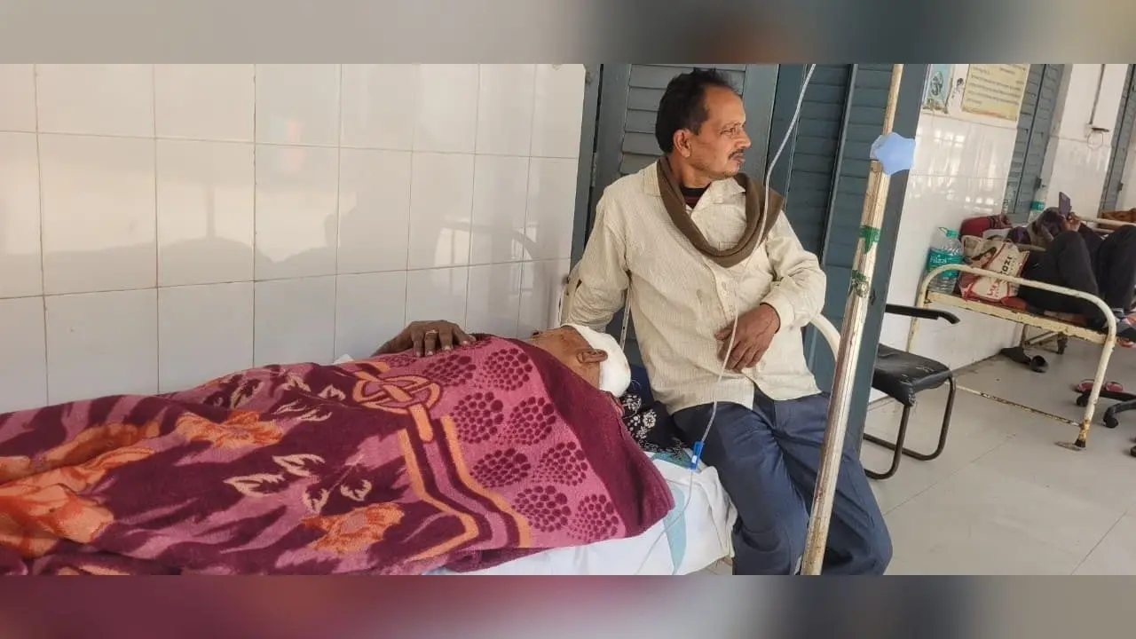 मंदिर में चोरी का विरोध करने पर बुजुर्ग पंडित दंपत्ति के साथ मारपीट, दानपेटी लेकर फरार
