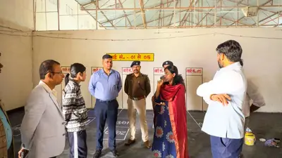 डीसी-एसपी ने वज्र गृह, रिसीविंग सेंटर सह मतदान केंद्र का किया निरीक्षण