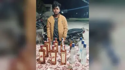 धोरैया पुलिस ने 14 बोतल शराब के साथ बाइक सवार तस्कर को किया गिरफ्तार