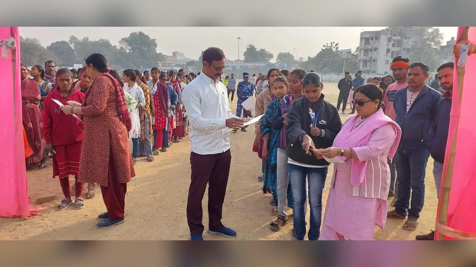 मैट्रिक परीक्षा के प्रथम पाली में 97 व द्वितीय में 576 अनुपस्थित