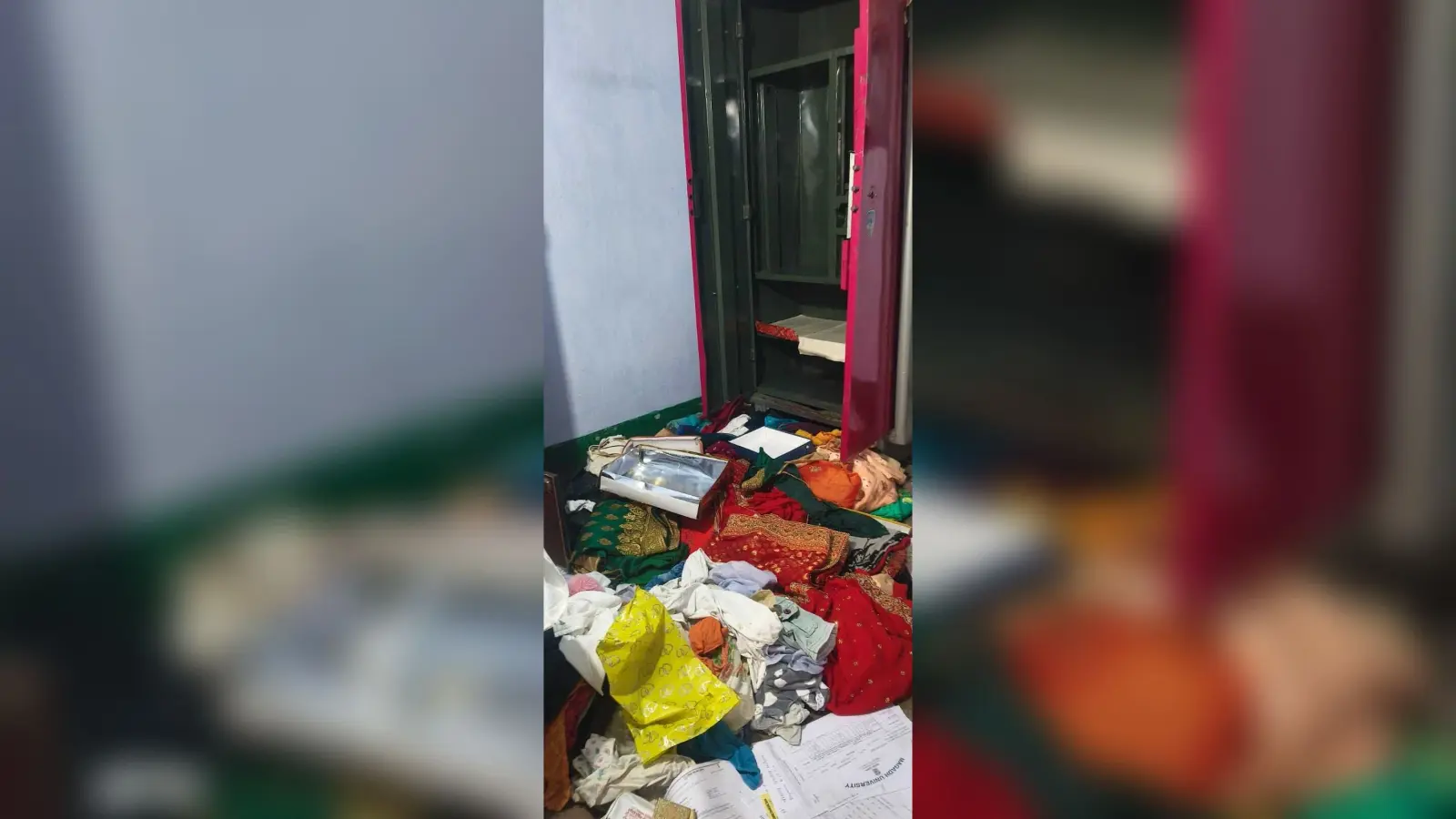 दंपती व बच्चे को बंधक बनाकर 25 लाख रुपये के जेवरात की डकैती