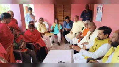 पूर्व मंत्री ने मृत ट्रैक्टर चालक के परिजनों से की मुलाकात, निष्पक्ष जांच का दिया भरोसा