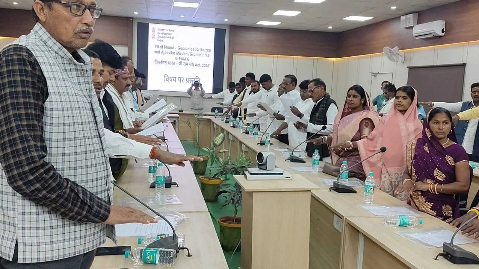 ग्रामीण रोजगार बढ़ाने को लेकर अधिकारी समेत मुखियाओं को मिली जानकारी