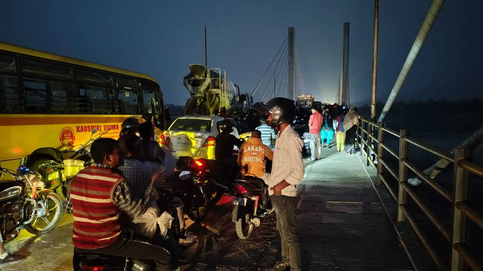 घरेलू रंजिश से परेशान होकर पति-पत्नी ने पुल से कोशी नदी में लगाया छलांग, लापता