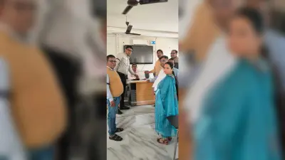 गोगारी डीएसपी के अभद्र व्यवहार के विरोध में चिकित्सकों ने काली पट्टी लगाकर किया प्रदर्शन